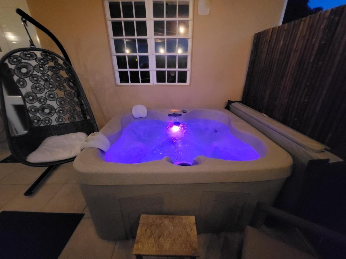 Ferienwohnung Private Jacuzzi Oasis With Mountain Views And Free Parking Ponce Exterior foto